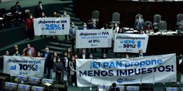 Defiende AMLO paquete económico