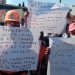 Visita de AMLO  en Refinería hace fluir protestas y apoyos