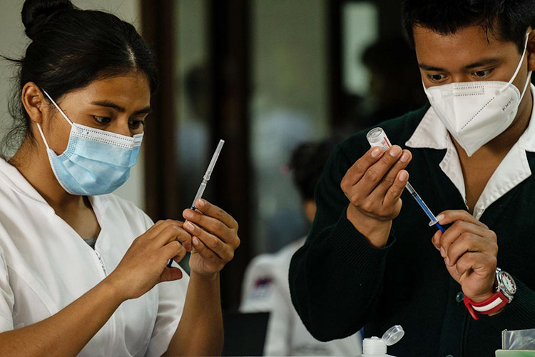 Buscarán que maestros reciban vacuna Pfizer en Tamaulipas
