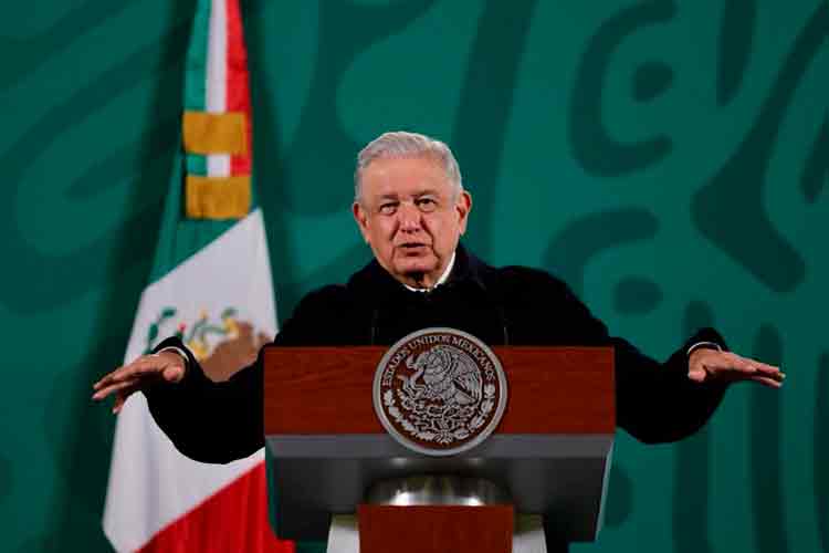 AMLO reprueba denuncia penal de presidente de San Lázaro contra el INE