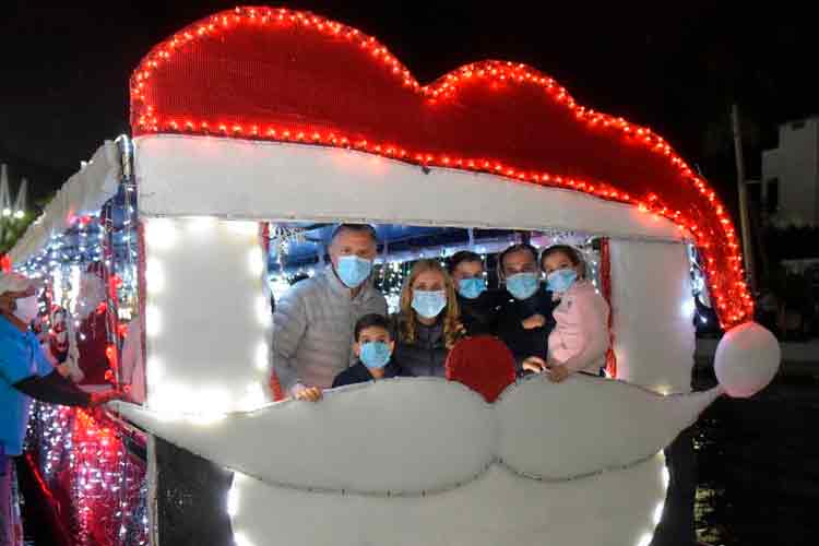 Espectacular Desfile Náutico Navideño en el Paseo La Cortadura
