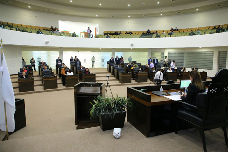 Aprueban en Comisiones paquete fiscal sin canje de placas