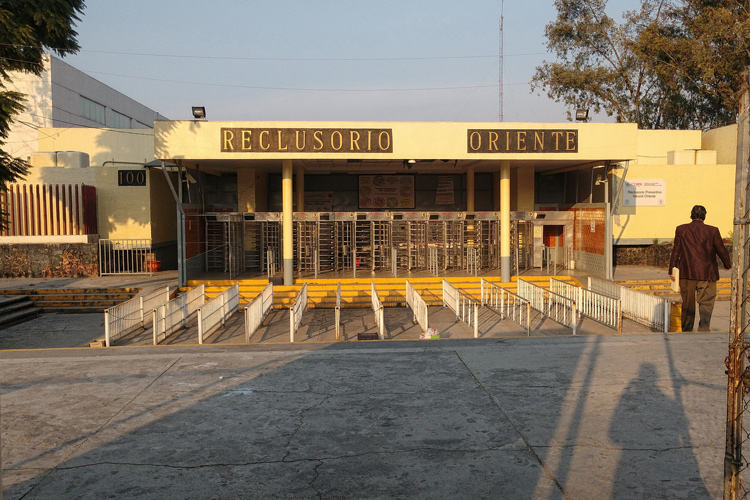 Se desbordan las solicitudes de asilo en México