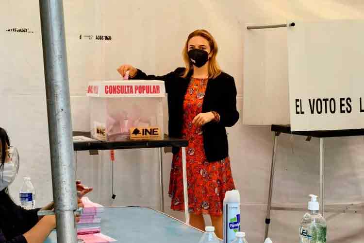 FGR lanza investigación contra Santiago Nieto y Carla Humphrey