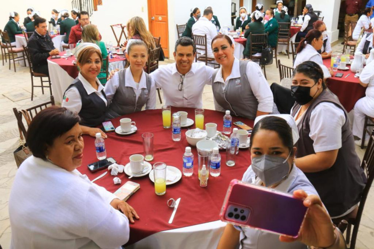 Reconoce alcalde Lalo Gattás labor de personal de enfermería
