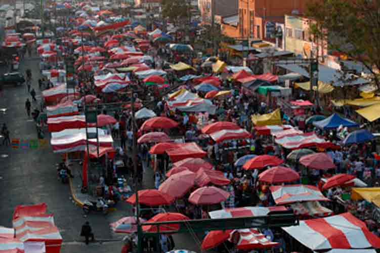 Los Reyes Magos hacen malabares para entregar regalos