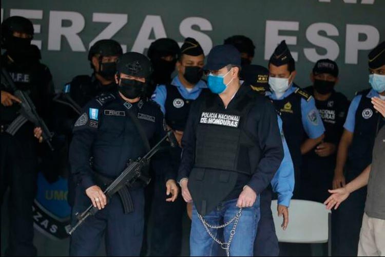 ¡Un líder encadenado!; EU lo reclama