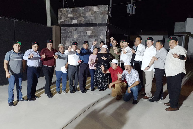 Crean frente de abogados para defender voto de Morena