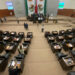 Diputados se jalonean y gritan por cambio de Comisiones