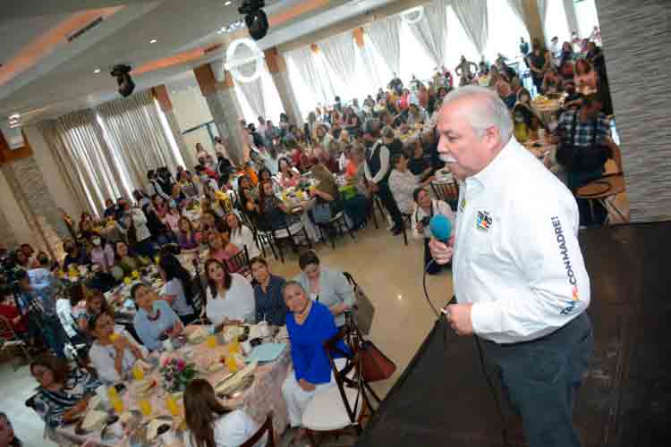 Al grito de “Gobernador, Gobernador” mujeres dan su respaldo a César Verástegui
