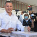 Cumple Chucho Nader su deber cívico al emitir su voto