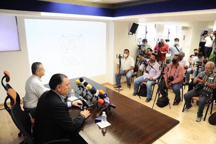 Peña pide pruebas de saqueo; llama “civilizar los ánimos”