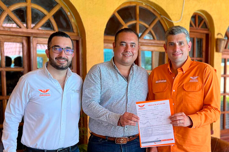 Se desmorona el PAN; Regidor se va a MC
