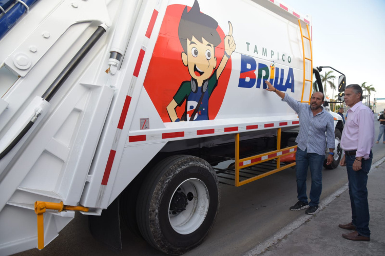 Entrega Chucho Nader Dos Modernos Camiones Recolectores de Basura