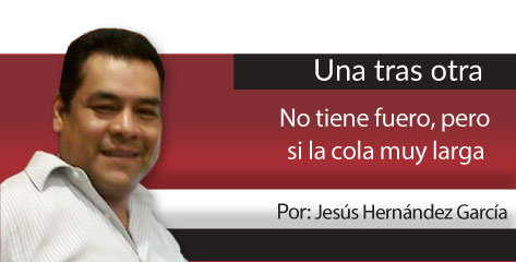 Una Tras Otra / No tiene fuero, pero si la cola muy larga