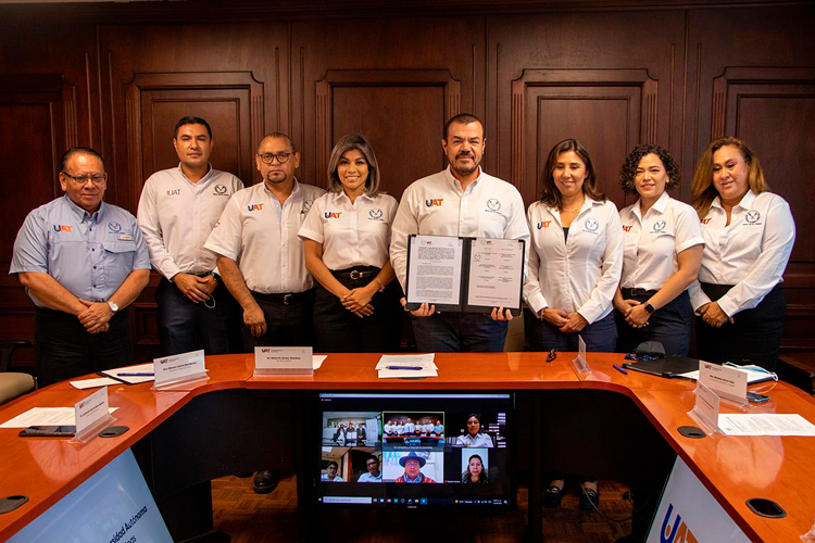 Firma convenio rector de la UAT con fundación UNIFRANZ