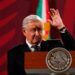 AMLO iza la bandera en memoria de las víctimas de los sismos del 19-S de 1985 y 2017