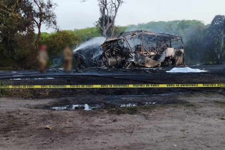 Trailero causó choque de 18 muertos en Hidalgo, confirma FGJ