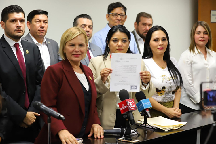 Regresan dos diputadas a Morena; esperan más desertores