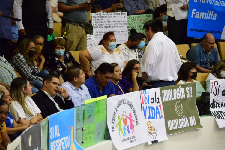 Congreso en Tamaulipas abre debate entre cristianos y gays