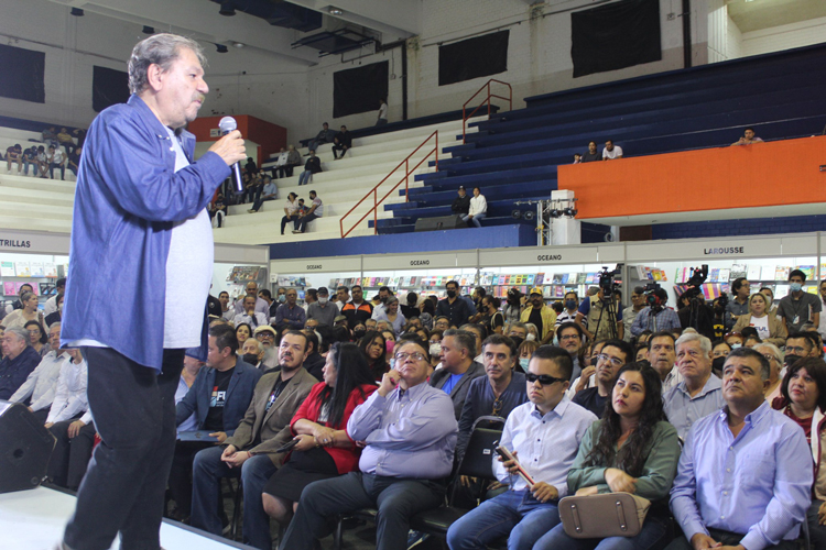 Destaca Paco Taibo II el éxito de la FUL UAT