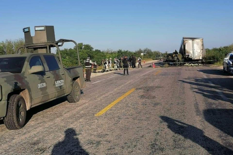 Mueren 7 militares en choque