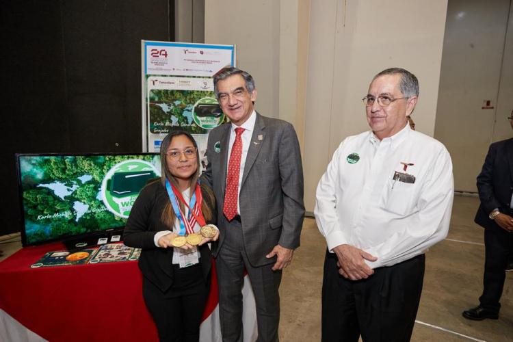 Premia gobernador a ganadores de ExpoCiencias; “se impulsará la ciencia y la creatividad”, dice