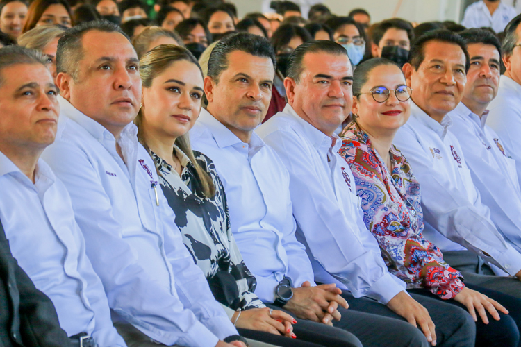 Asisten Lalo y Lucy al 34 aniversario del CBTIS 236