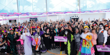 Convive María de Villarreal con Adultos Activos entre Catrinas