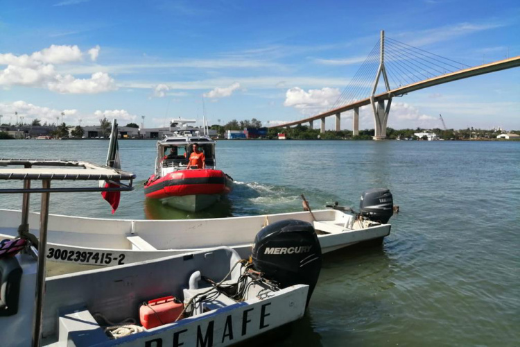 Se hunde lancha de pasajeros en el río Pánuco
