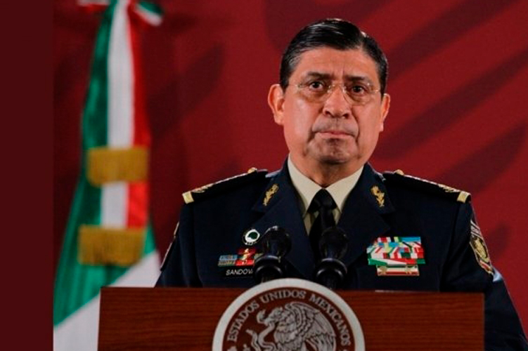 Insiste AMLO en críticas contra quienes dicen “defender” al INE