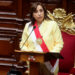 Dina Boluarte jura como la primera presidenta de Perú