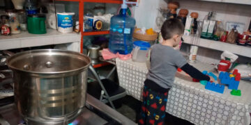 Américo hace justo iba a familiares de trabajadores de Educación