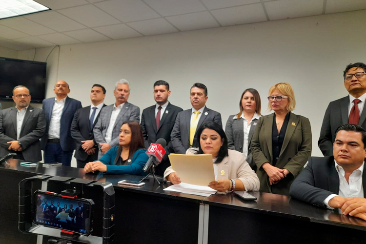 Clausura es ilegal: Úrsula; “No se salgan”, responde PAN