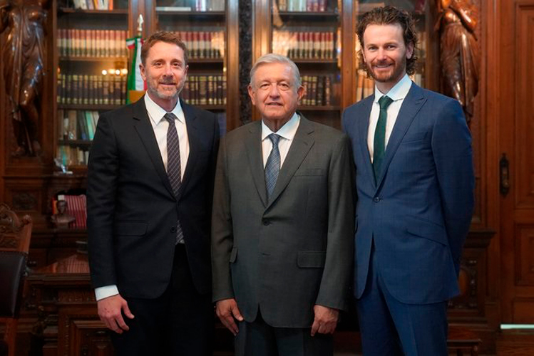 Beatriz no trabaja en el gobierno, me ayuda voluntariamente: AMLO