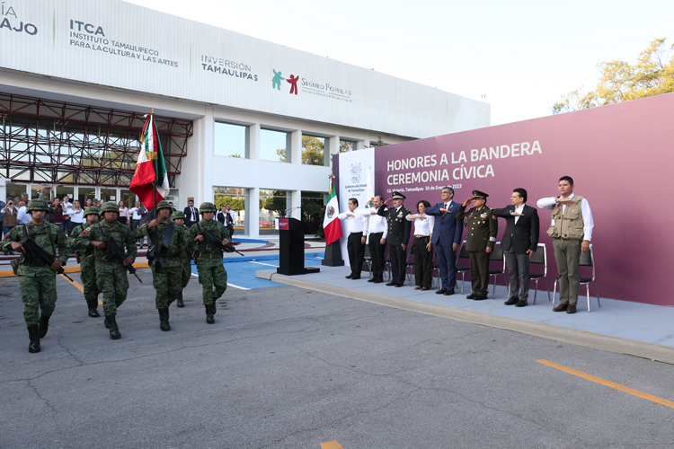 Preside gobernador ceremonia de honores