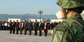 Exhorta gobernador a mejorar  la atención del servicio público