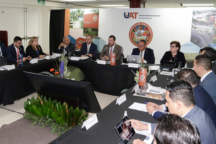 Rector y directores de la UAT evalúan acciones de desarrollo institucional
