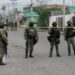 Disparan militares y repliegan a multitud en Nuevo Laredo