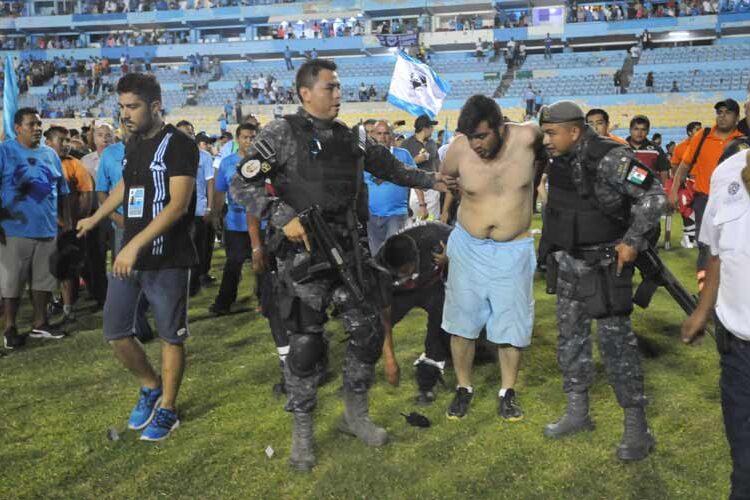 Castigarían con 4 años actos de violencia en estadios