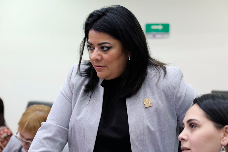Duele al PAN ver que se aplique la ley, asegura Úrsula