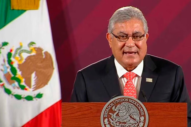 AMLO felicita a los maestros de México