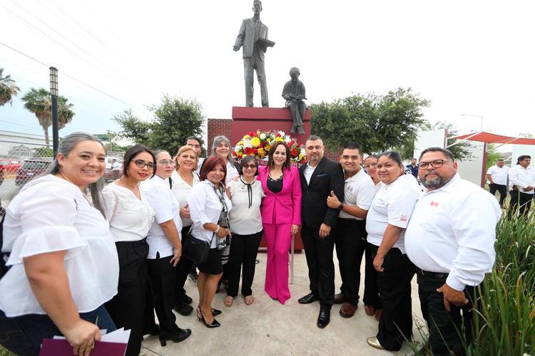 Conmemora Municipio y trabajadores de la educación Día del Maestro
