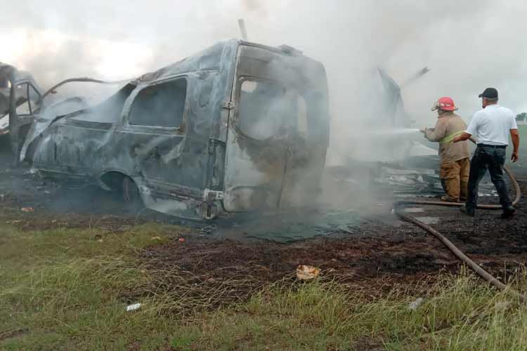 Sube a 26 cifra de muertos en carreterazo; podría haber más