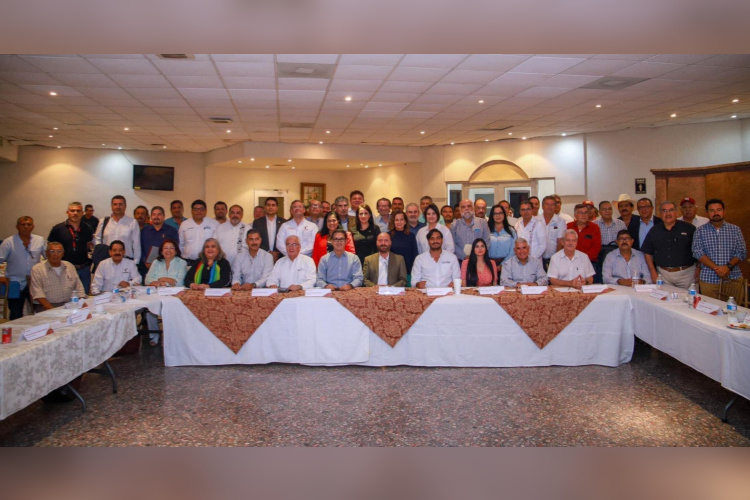 Destacan deportistas locales clínica de basquetbol impartida por Omar Quintero