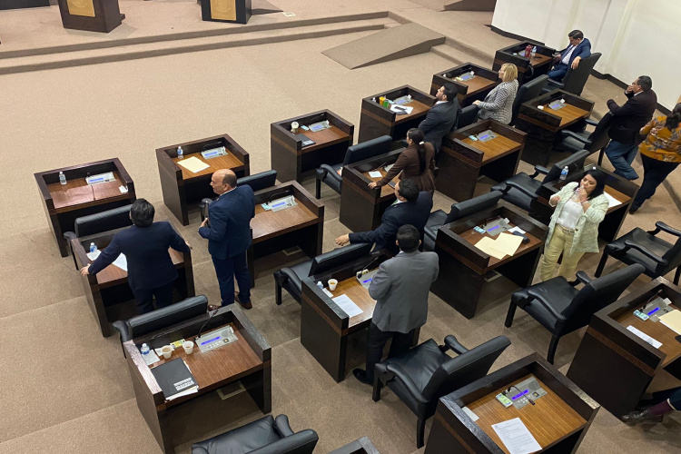 Aprueban en Comisiones reestructuración de deuda Estatal