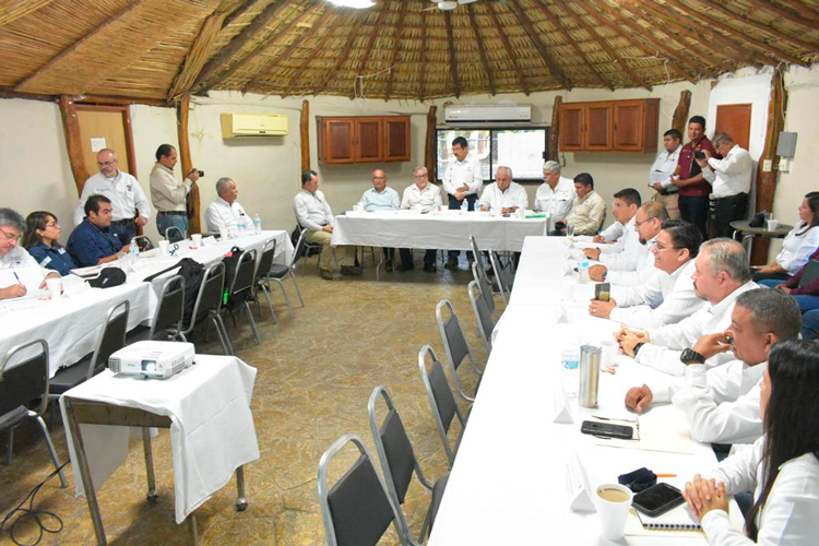 Aplican refuerzo de vacuna contra COVID-19 en CEDES Victoria