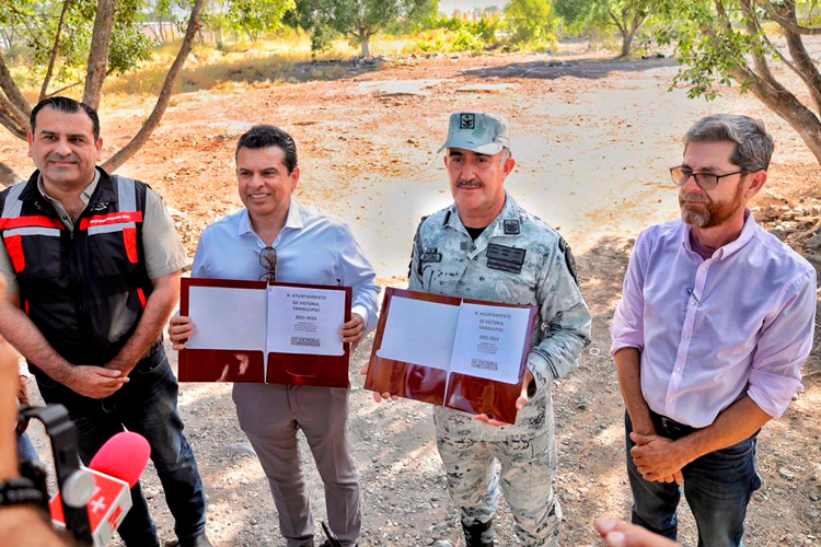Entrega Alcalde de Victoria 10 hectáreas para la Guardia Nacional