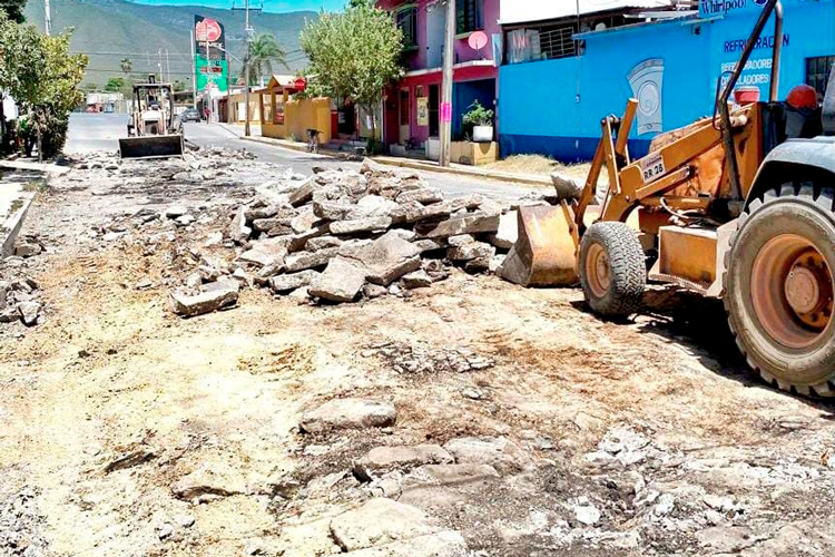 Inician obras de rehabilitación de concreto en calle 24 Berriozábal
