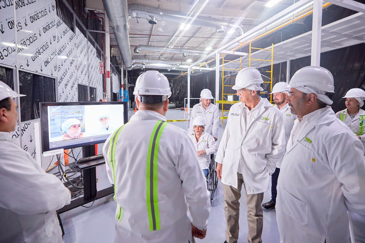 Inaugura Américo Villarreal proyecto en planta Valeo de Río Bravo